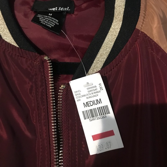 🚨SOLD🚨Mahroon Bomber Jacket - Picture 3 of 5